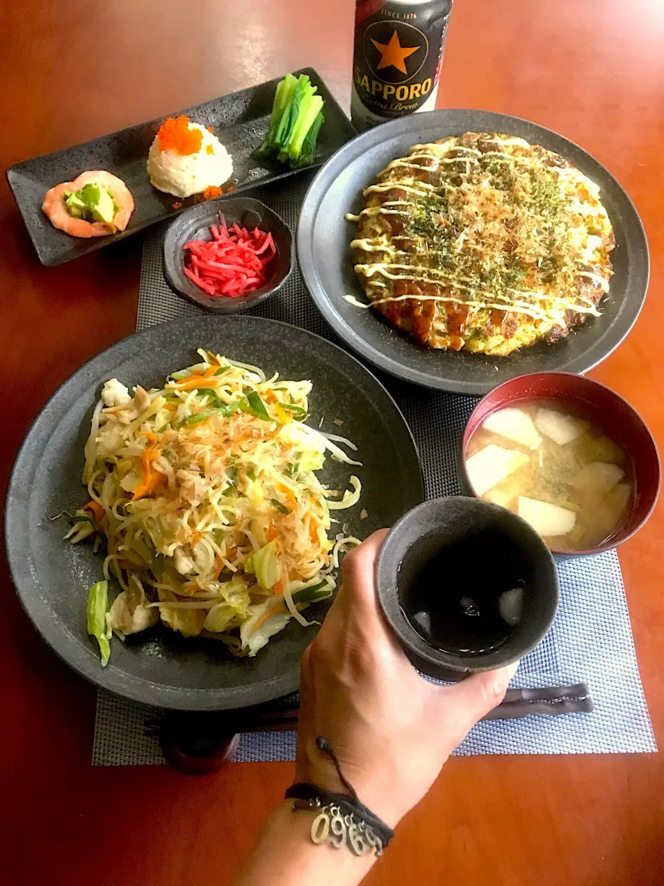 Snapdishの料理写真:Today’s Dinner🍴前菜･ｷｬﾍﾞﾂと白菜の禅食お好み焼き風ﾊｰﾌ&ﾊｰﾌ･もつと韮の塩焼きそば〜ん･えのき､とろろ昆布と大根のお味噌汁|🌈Ami🍻さん