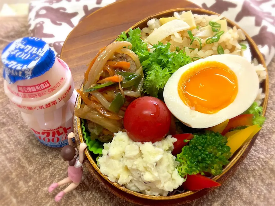 Snapdishの料理写真:筍ご飯&中華あんかけ肉団子&味玉&自家製ツナ入りポテサラ&ブロッコリー🥦とパプリカのマリネ&わさび菜&プチトマト🍅の桃実お弁当♪

 #弁当  #フチ子 #ダーリン野球の試合につき#ぼっち弁当|桃実さん