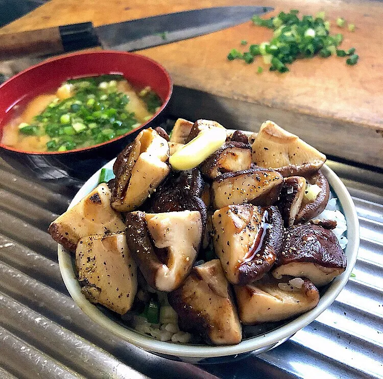 しいたけ丼 バター醤油味|ガク魁‼︎男飯さん