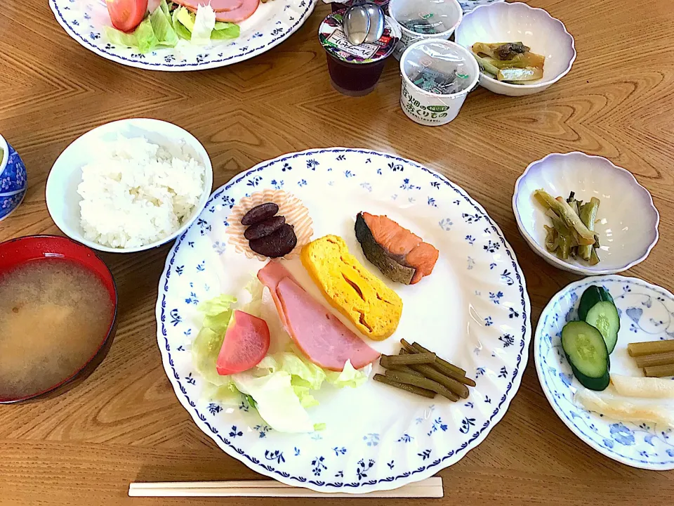 民宿のお母さんの朝ごはん|こぢえさん