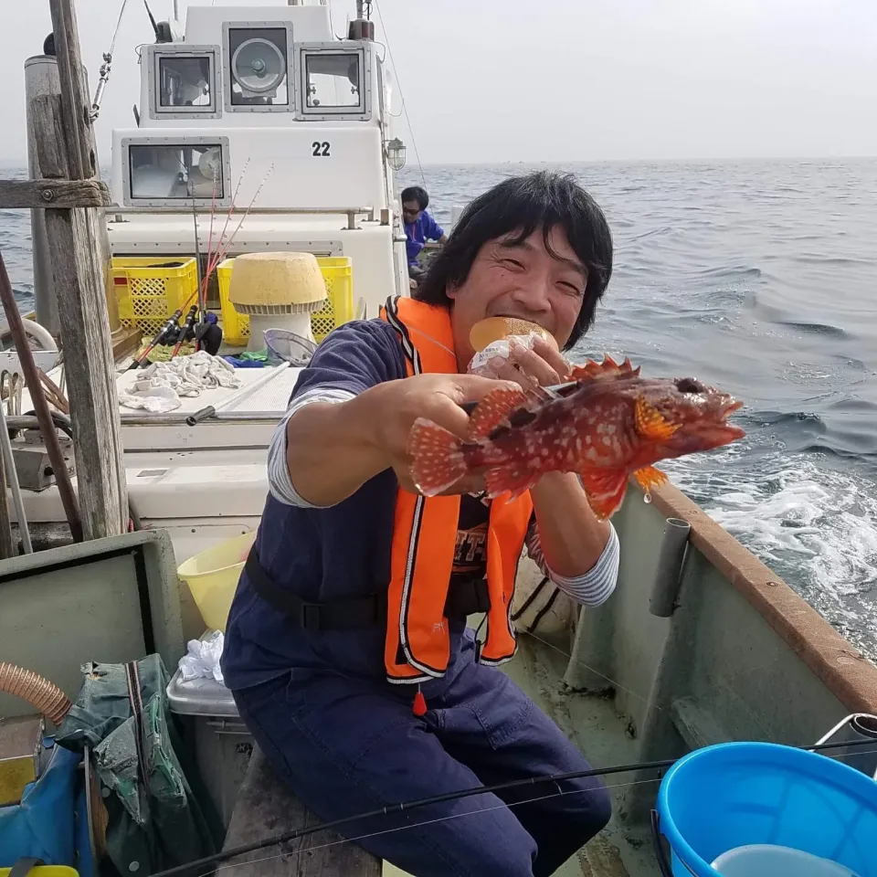 大漁の予感🐟😻
カサゴ釣りハーフタイム
もぐもぐタイム😂(あんぱん❣️)|アライさんさん