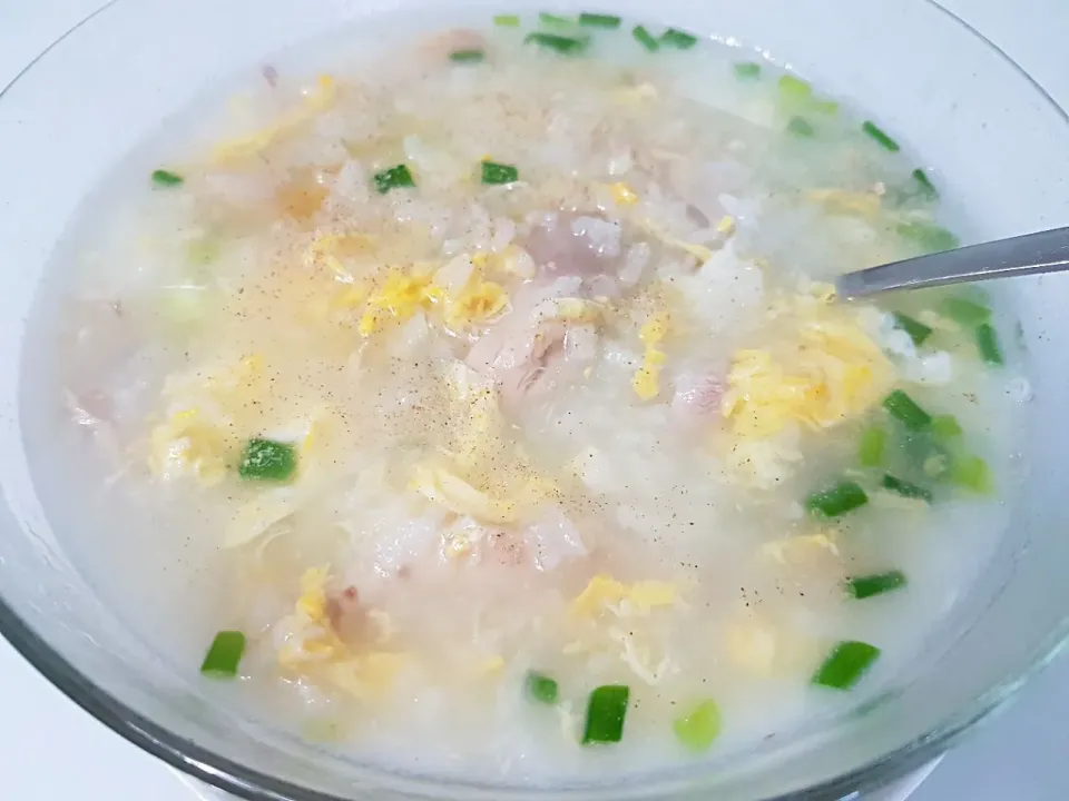 鸡腿粥 chicken leg and rice porridge with garlic spring onions and egg 😍 ~ for my cough itchy throat 😷|🌷lynnlicious🌷さん