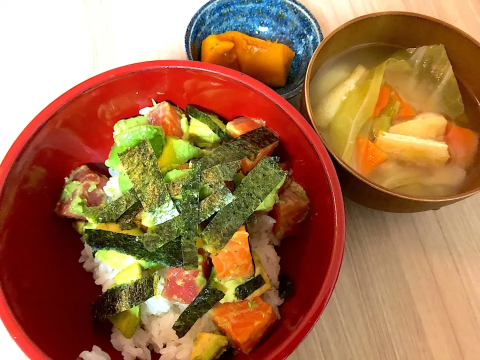 娘たち作  
マグロサーモンアボカド🥑丼|きむらゆりかさん