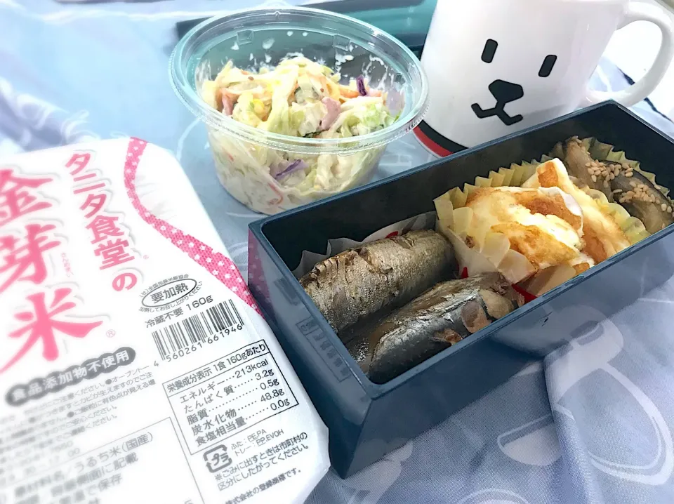 Snapdishの料理写真:本日のお弁当 〜 イワシ煮、フライドエッグ、茄子の煮浸し、コールスローサラダ、金芽米、めかぶの味噌汁|リフルシャッフルさん