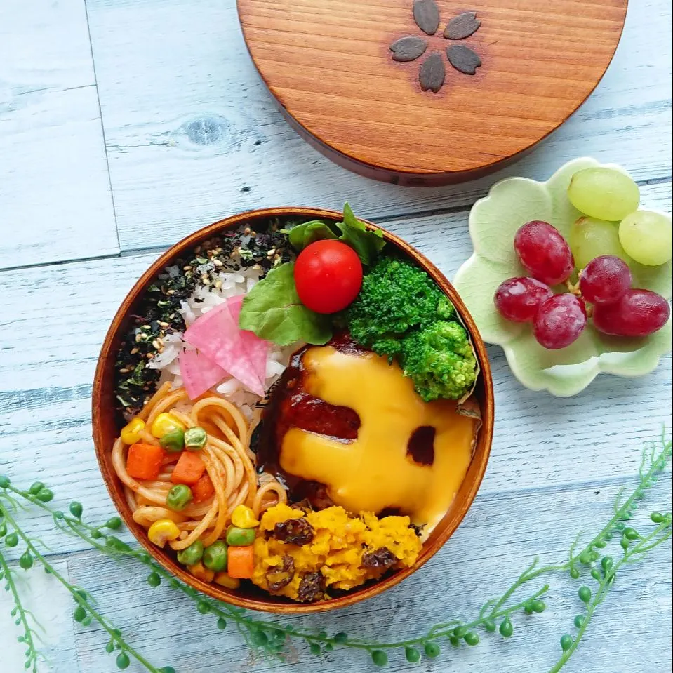 鈴弁当☺️ハンバーグ  パスタ  カボチャサラダ|e  satoさん