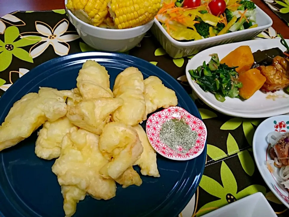 ☆今日の晩ごはん☆  とり天 (静岡の新茶で作った抹茶塩をつけて。)     サラダ   冷奴   スーパーのお惣菜 😄   ➕   紀文食品さんより頂いた笹かま|hamamaさん