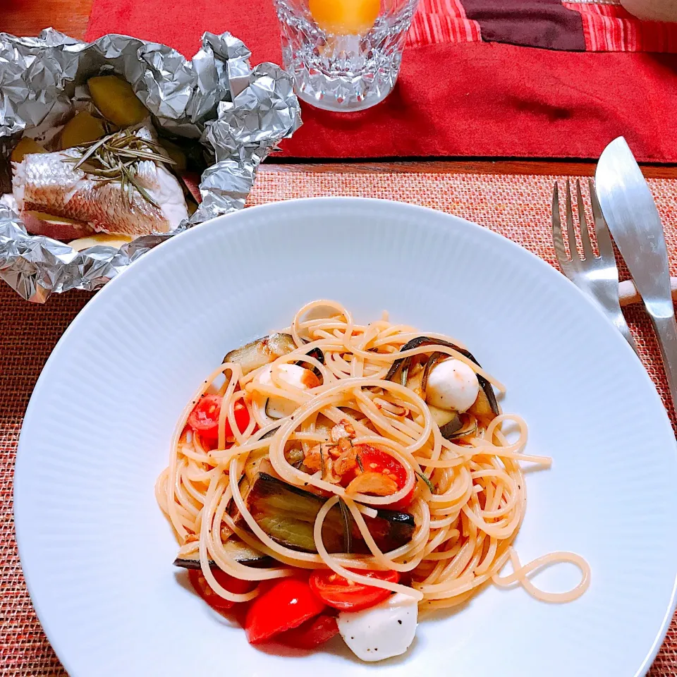 Snapdishの料理写真:ナスとトマトのオイルソースパスタ
鯛のハーブ蒸し焼き|kahorisさん