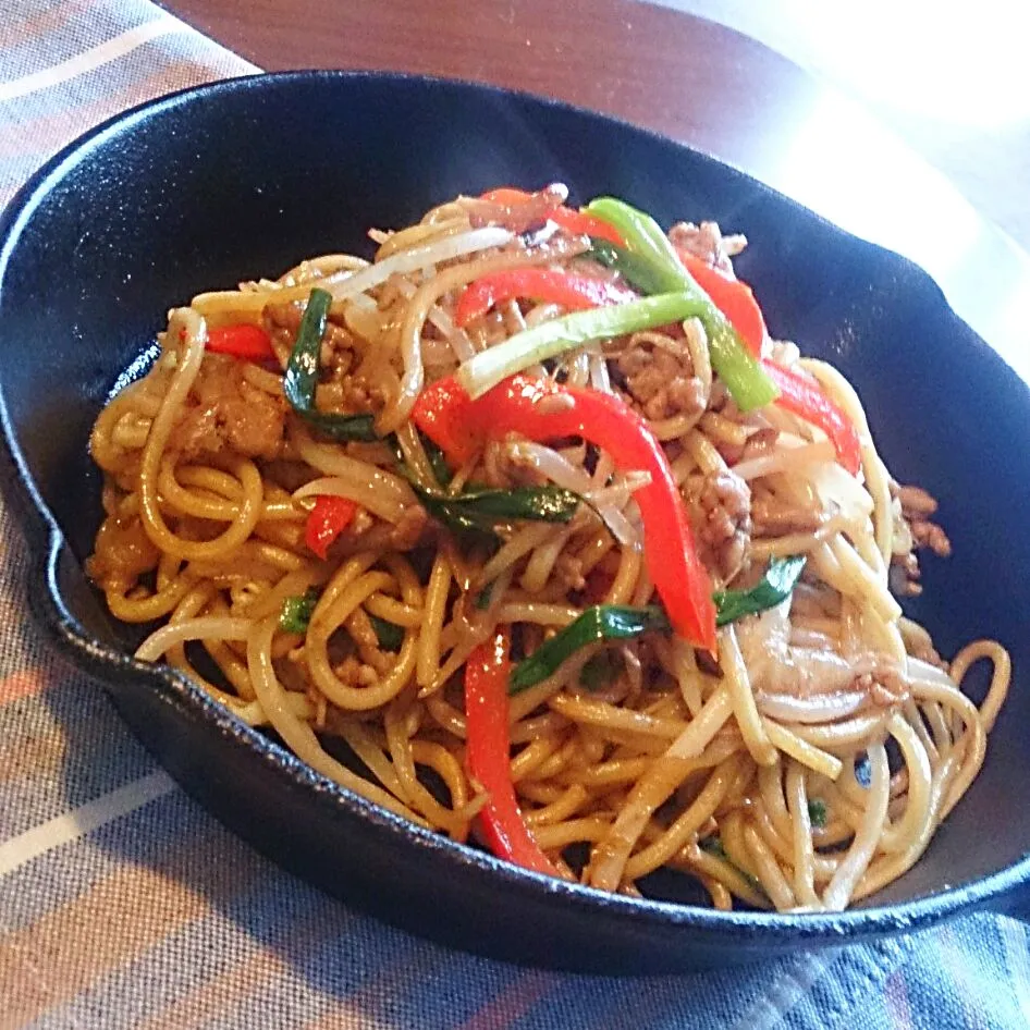 Snapdishの料理写真:豚ひき肉と野菜のアジアン風焼そば|mi_neneco♪さん