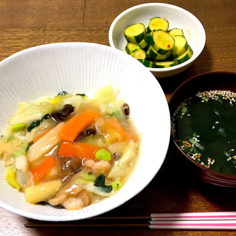 #中華丼  #きゅうりのピリ辛漬け #わかめスープ|まきさん