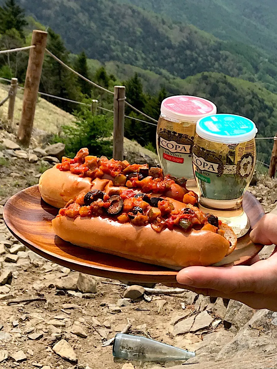 Snapdishの料理写真:ラタトゥイユたっぷり。青空ホットドッグ🌭|mocoさん