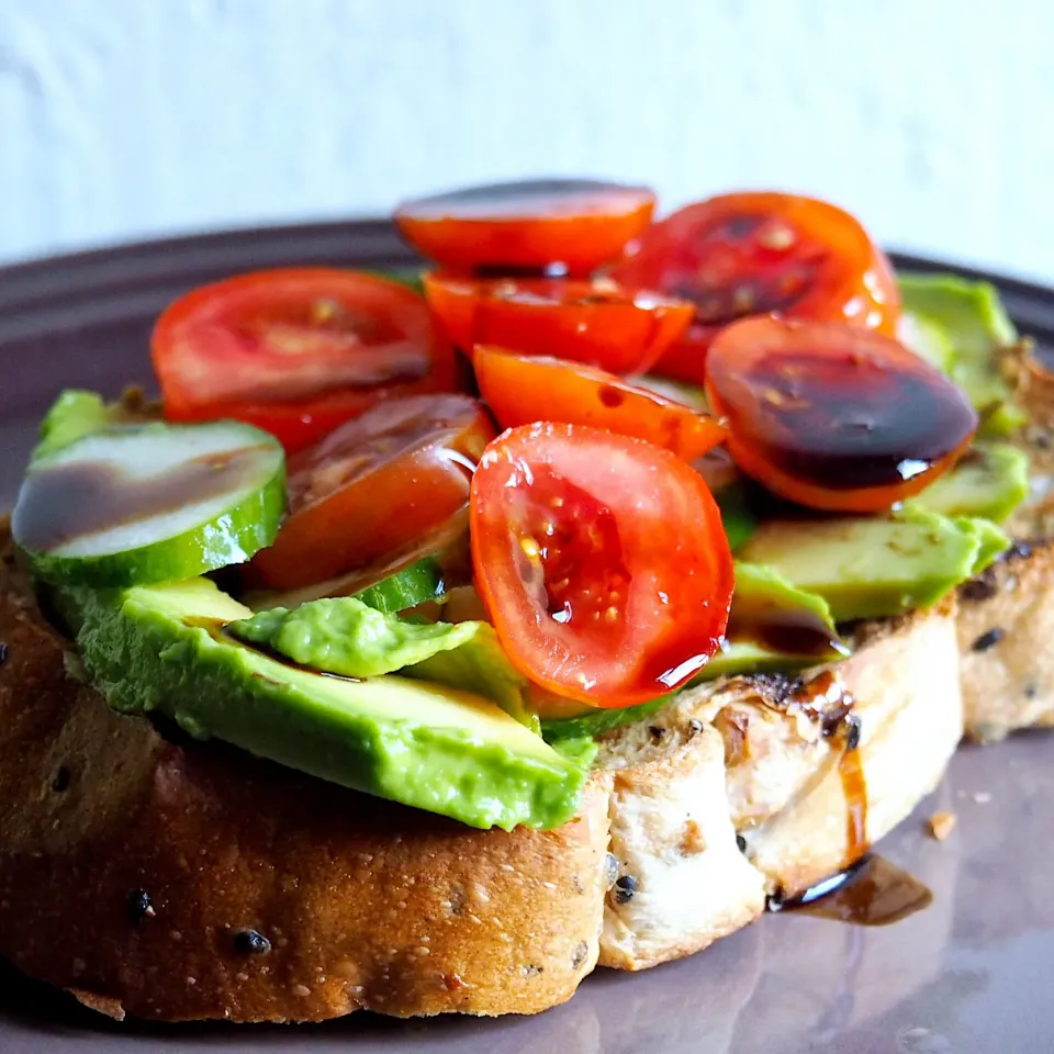 Tomato, cucumber & avocado toast|Misstyさん