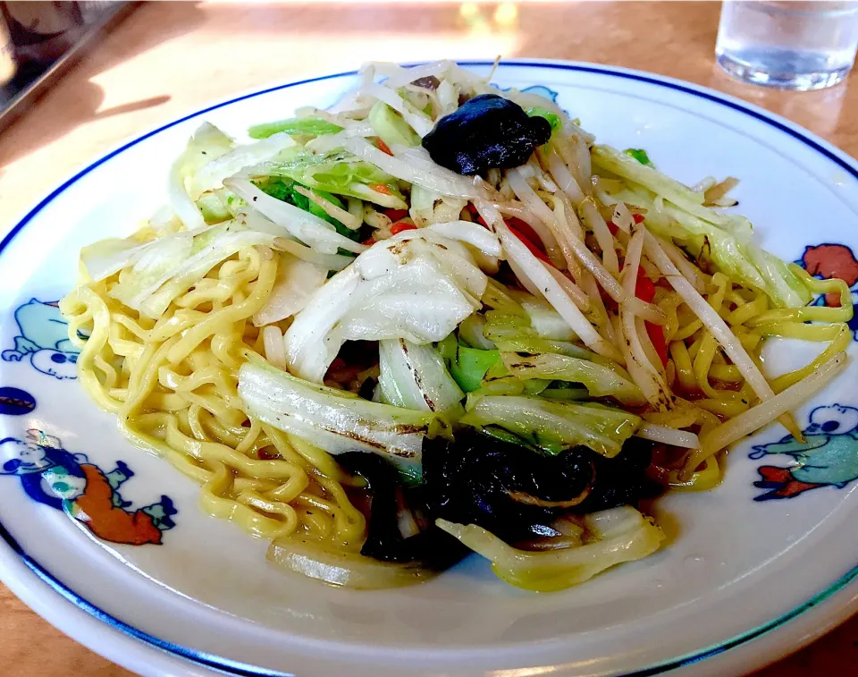 営業マンの昼ごはん☀️☀️🔆
チャーメン(｡☉∆☉)ﾁｬｰｯ！|ぽんたさん