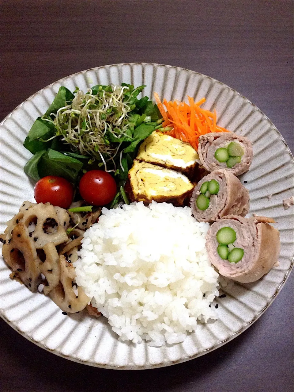 Snapdishの料理写真:ヘルシーディッシュ#レンコン #ニンジンサラダ  #肉巻き  #だし巻き玉子|かおりぼんぬさん