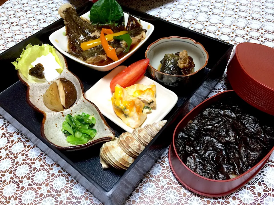 ぱぴこ家の作り置き弁当🍱(ふう)🤣
☆カレイ煮付け(残り)
☆鶏むねチェダーチェダ青紫蘇焼
☆ナス煮浸し
☆野菜前菜ませ皿乗せ
☆海苔醤油ごはん|ぱぴこ家さん