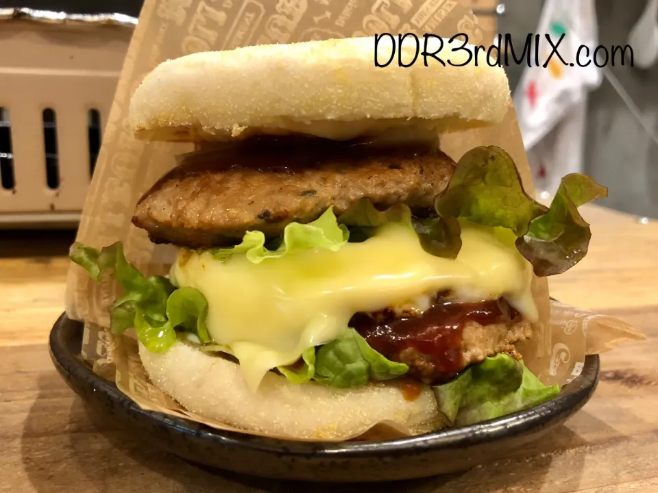 角打ち 翔屋 ハンバーガーのスペシャル|ddr3rdmixさん