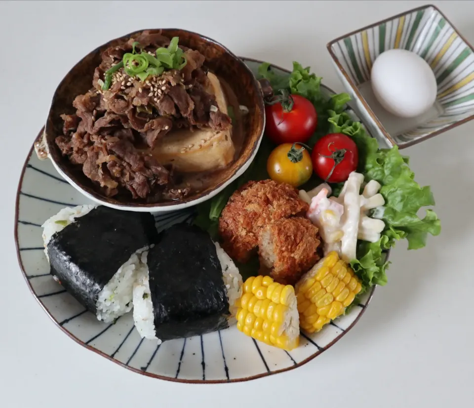 中学生男子置きランチ🍙
今日から中間考査。
肉豆腐。|なかじー。さん