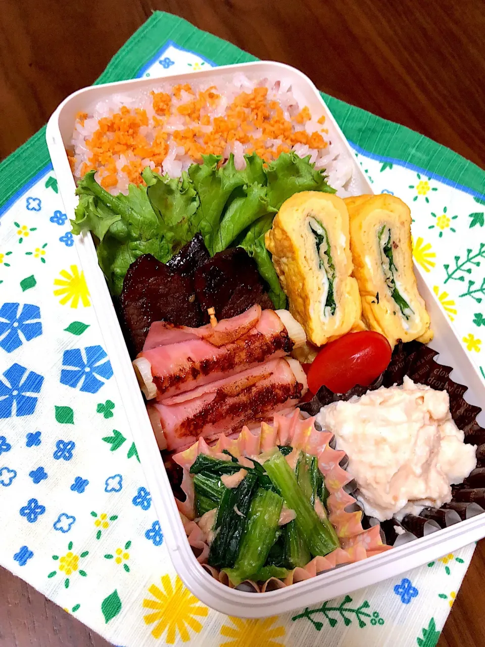 Snapdishの料理写真:5.28 旦那弁当☆
焼肉・ネギのベーコン巻・しそ入り卵焼き・小松菜のツナ和え・明太ポテトサラダ|のん∞さん