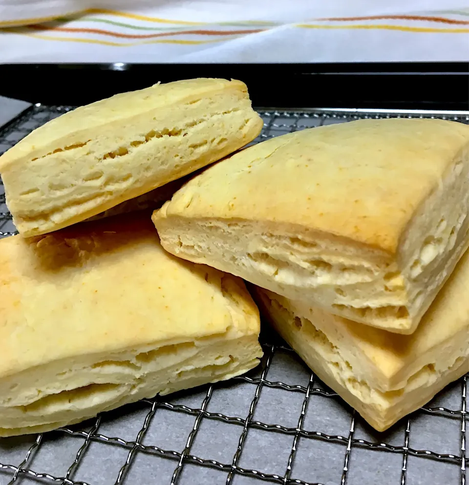 Snapdishの料理写真:Sourdough Biscuits|gonbenさん