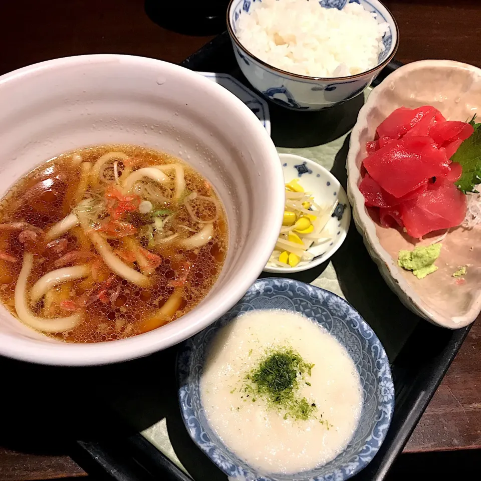 Snapdishの料理写真:青森県産長芋とろろと、まぐろ中落ち定食@三冨魯久汁八(三越前)|塩豚骨さん