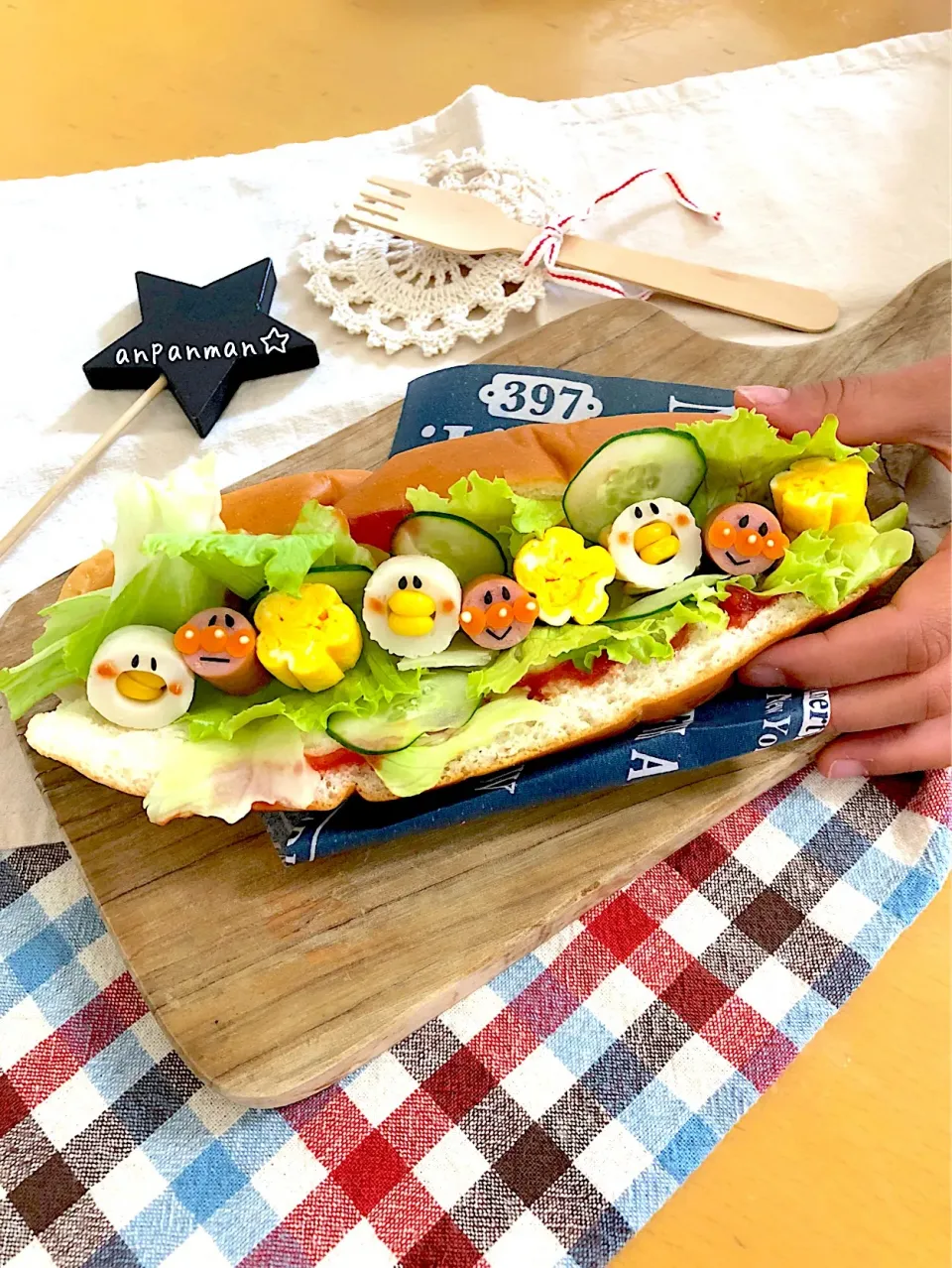 デコホットドッグ🌭 #ホットドッグ  #ホットドッグ🌭  #デコフード  #キャラフード  #あさごはん  #朝ごパン  #朝食  #アンパンマン|Ayumi Furukawaさん