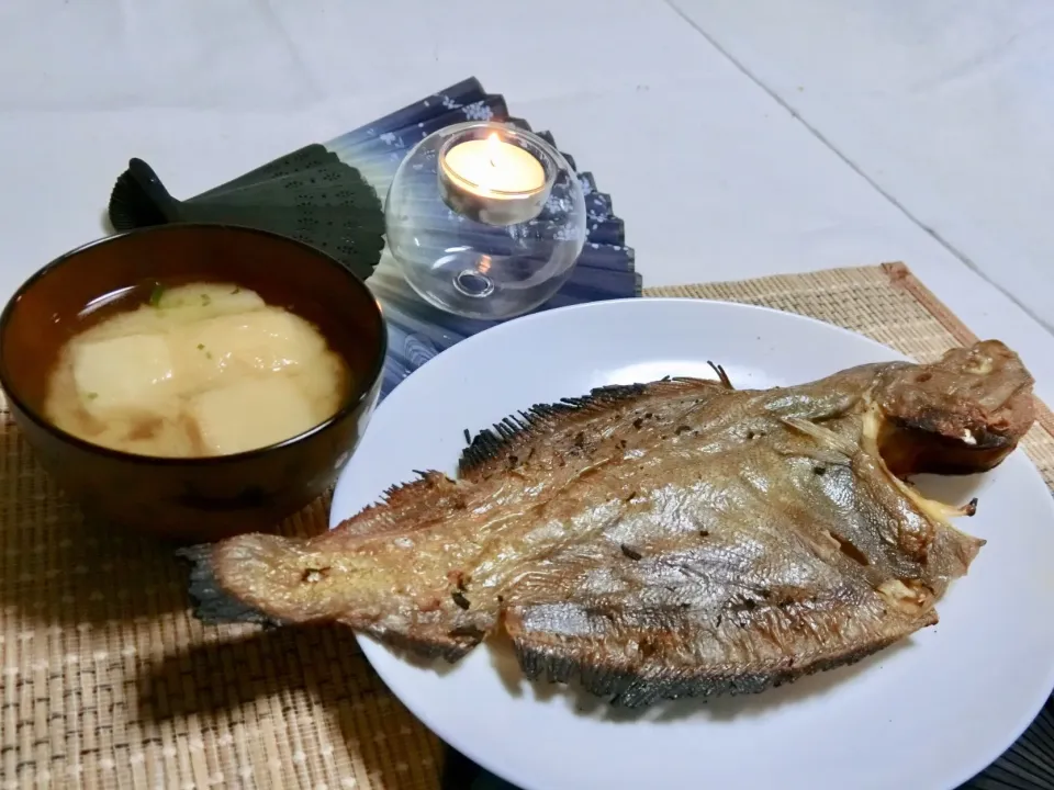 Snapdishの料理写真:晩ご飯

鰈の干物
麩のお味噌汁

お昼抜き💦
美味しかった😋🥢|Hiroshi  Kimuraさん