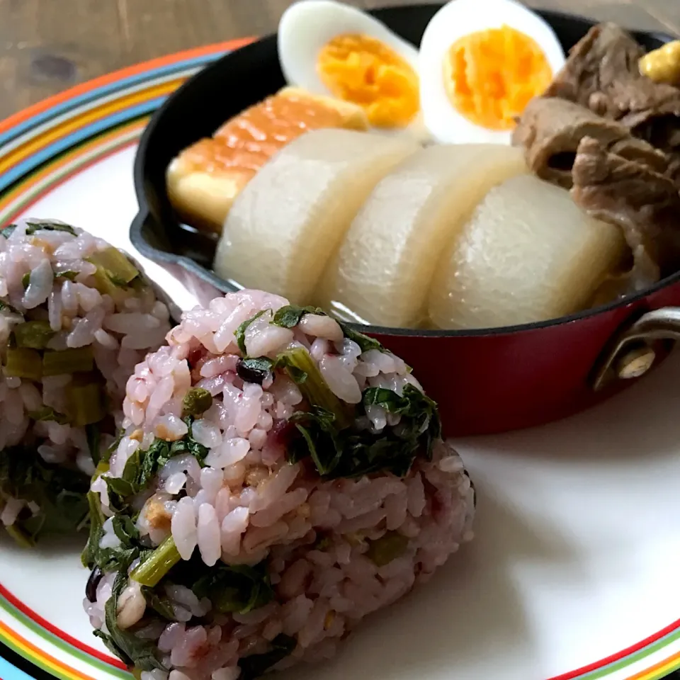 雑穀米と大根葉・実山椒佃煮のおむすびでおでん定食🍢🍙|七海さん