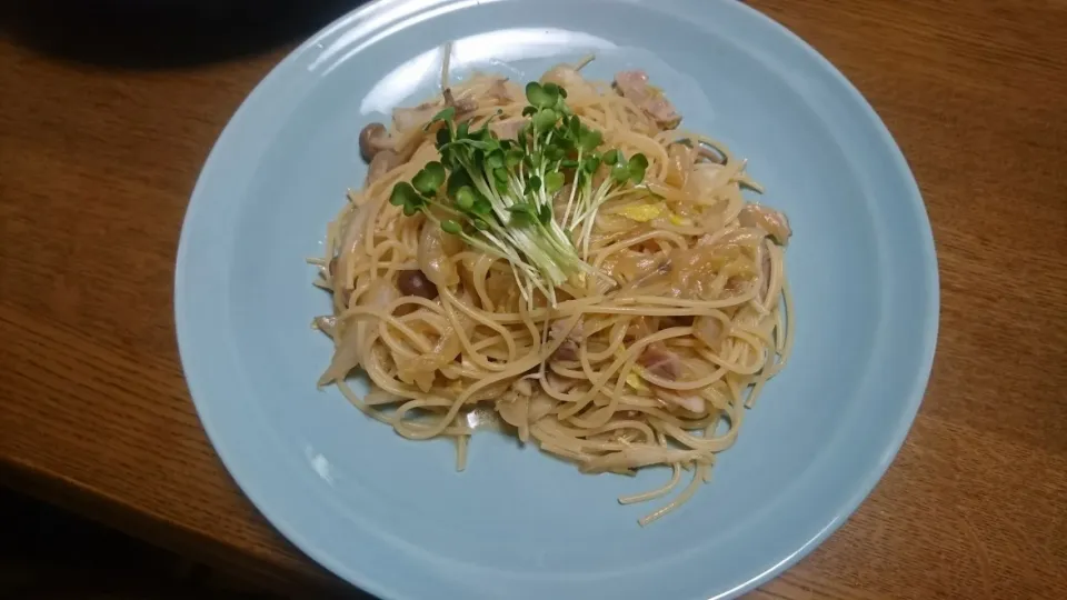 Snapdishの料理写真:白菜ときのこ和風パスタ|Akiko Nakamotoさん