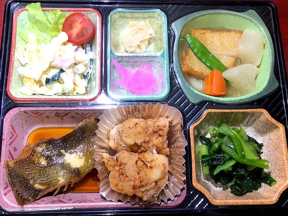 Snapdishの料理写真:鶏のから揚げ塩麹漬け 日替わり弁当 豊川市豊橋市一部エリア宅配|Naokazu Kuritaさん