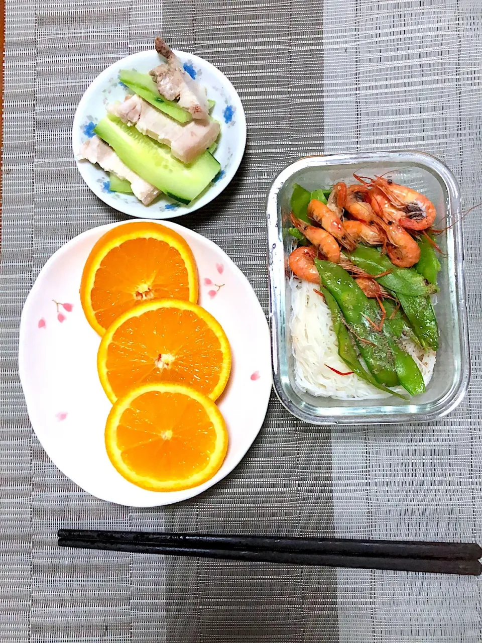 河虾荷兰豆面线，白切肉，橙。|qyaeonさん