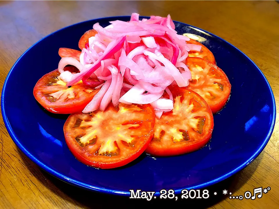 Snapdishの料理写真:☆Yumi☆さんの料理 新玉葱の甘酢漬け🎵でスライストマト🍅🍅🍅|いく❤️さん