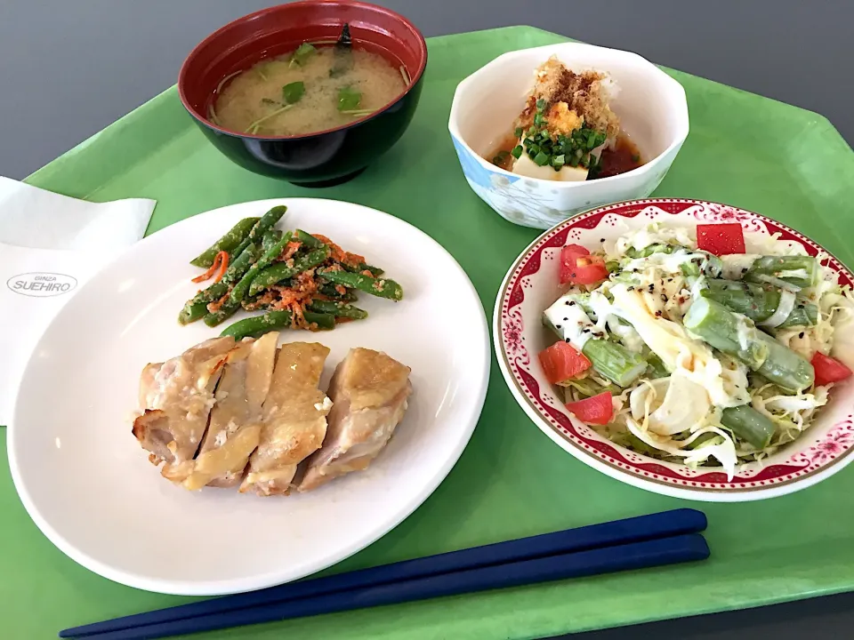 鳥ももの塩麹焼き、冷奴、グリーンアスパラのサラダ|Tadahiko Watanabeさん