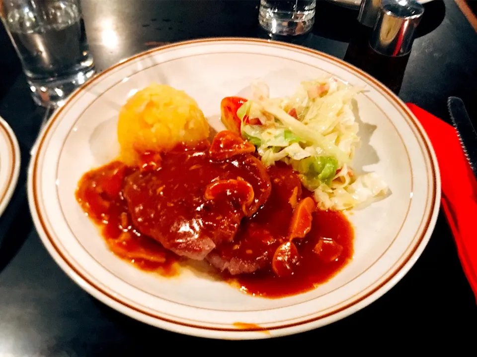 老舗洋食屋さん♪昔懐かしい牛ヒレステーキ|キノコ🍄さん