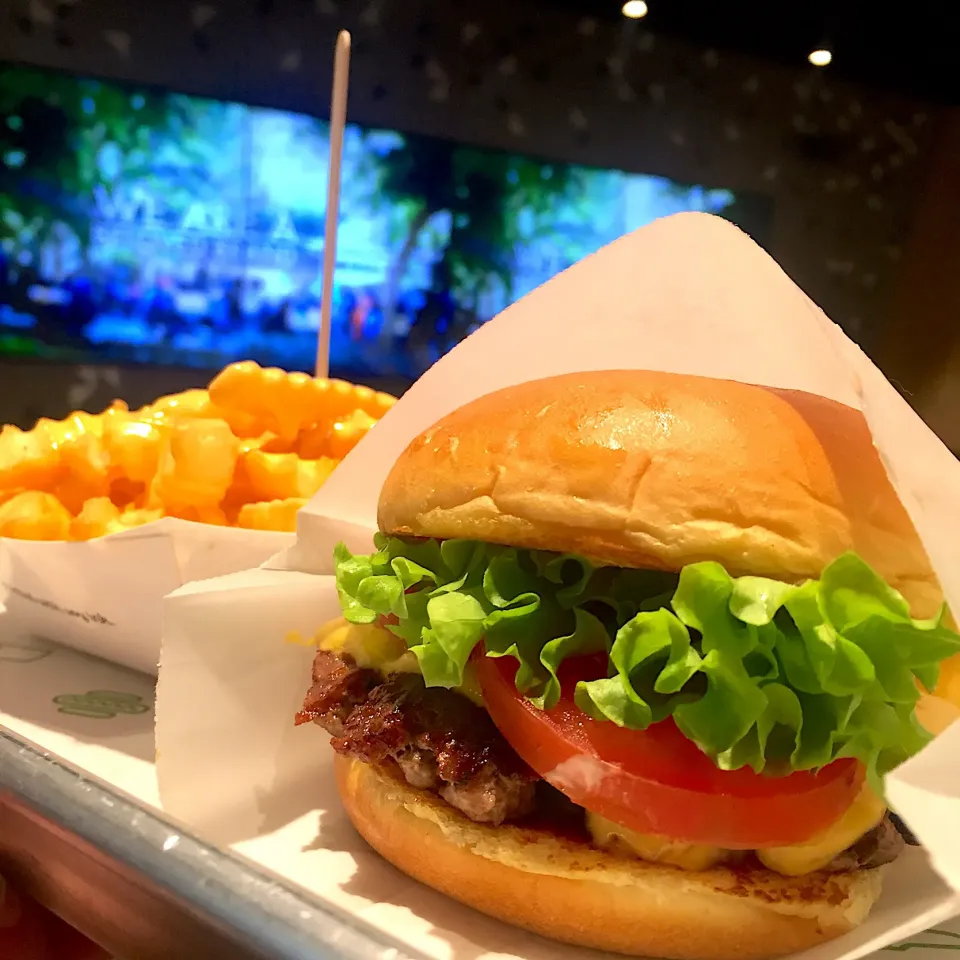 Snapdishの料理写真:Shake Shack🍔|ヨッチャンさん