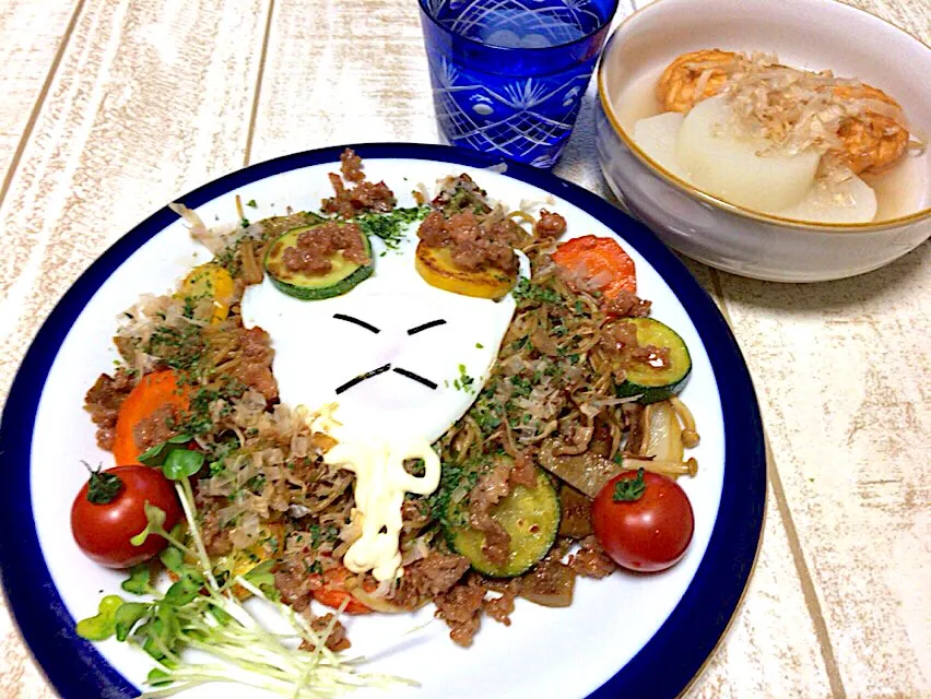 今日の男飯(｡-_-｡)マルちゃん焼きそばノーマルタイプ& 魚河岸あげと大根の煮物🎶
大根の煮物はもっと煮込もう(･･;)|ひーちゃんさん