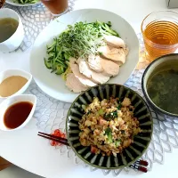 Snapdishの料理写真:しっとり鶏ハム棒棒鶏麺2種のソースと納豆レタス炒飯|なっぱさん