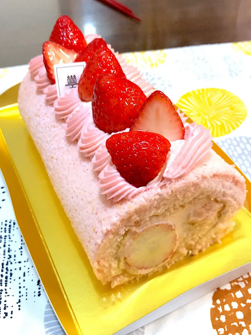 アンリの苺のロールケーキ|ふくぷくさん