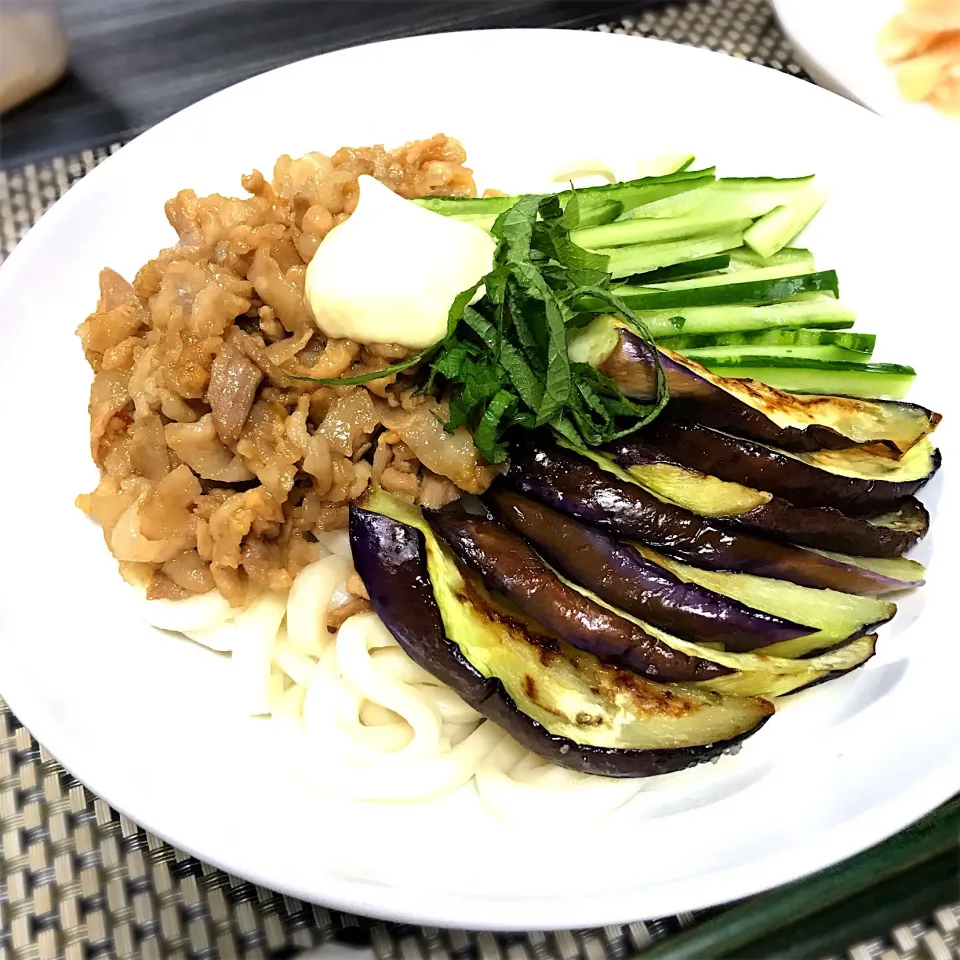 焼きナスと豚こま味噌の冷やしぶっかけうどん(´｡✪ω✪｡`)❤️|さくらさん