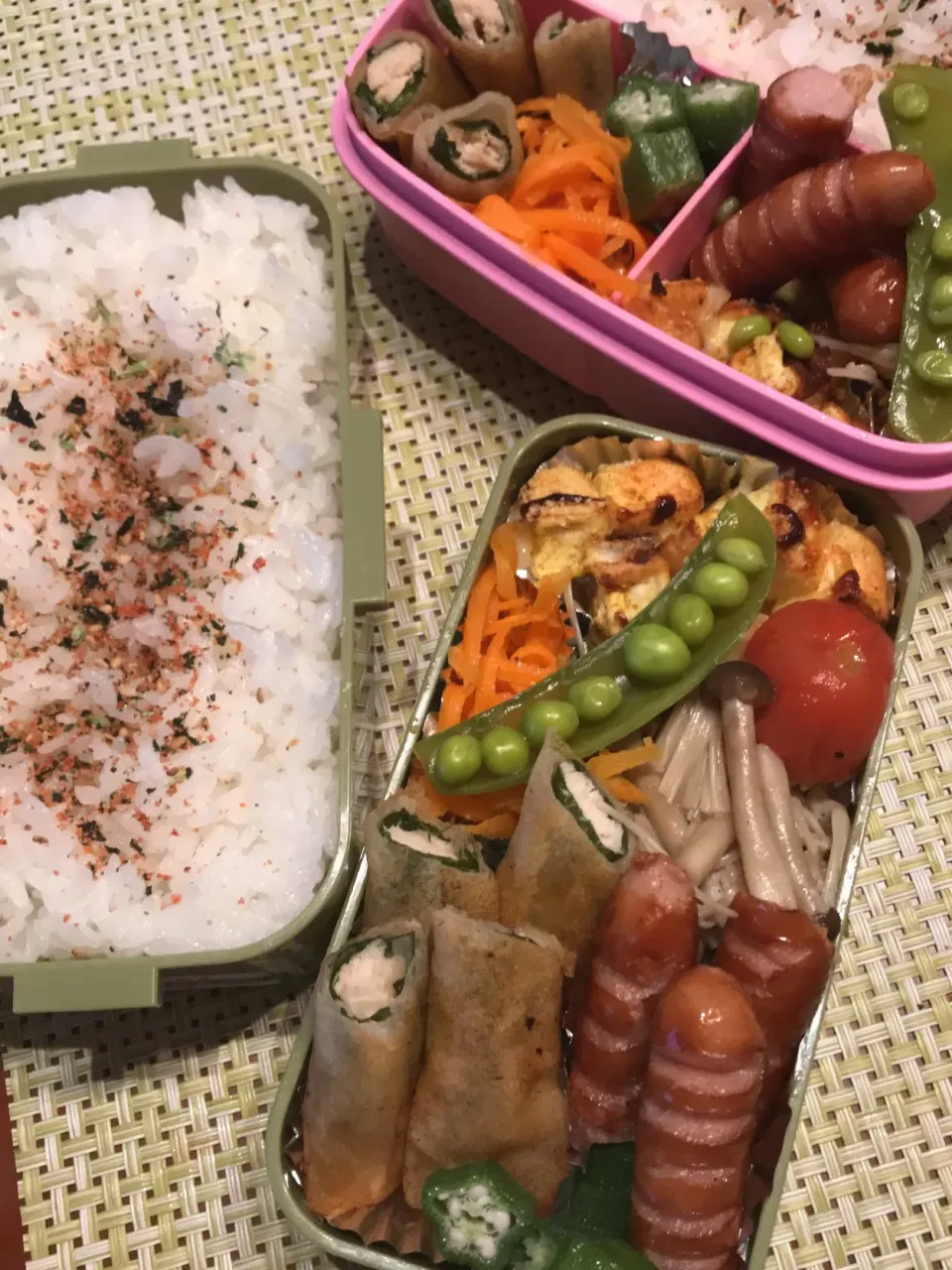 今日のお弁当🍱
はんぺんのカレーマヨチーズ

朝から雨の1日
昨日との
気温差が激しいので
体調崩してしまわない
ようにね。

足元悪いけど
気をつけて
いってらっしゃい👋|mokoさん