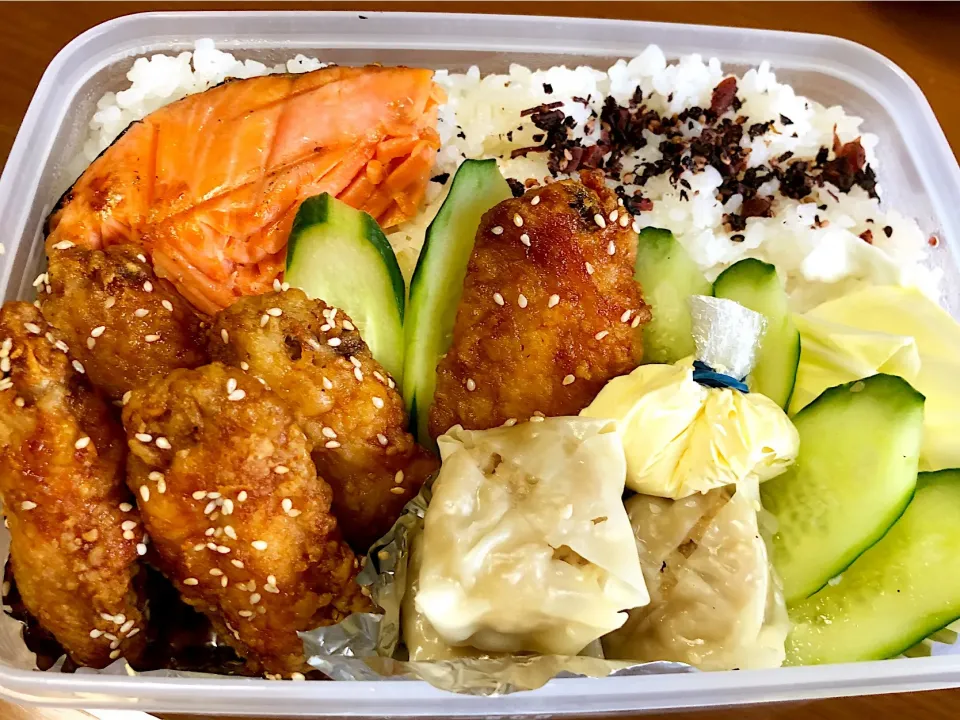 Snapdishの料理写真:息子弁当  手羽先の唐揚げ(タレ)|masasho's momさん