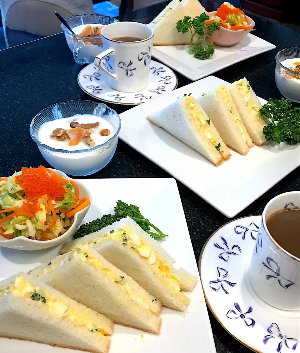 タルタルソースサンドとカンタン酢サラダ🥗とヨーグルトで朝ごはん|シュトママさん