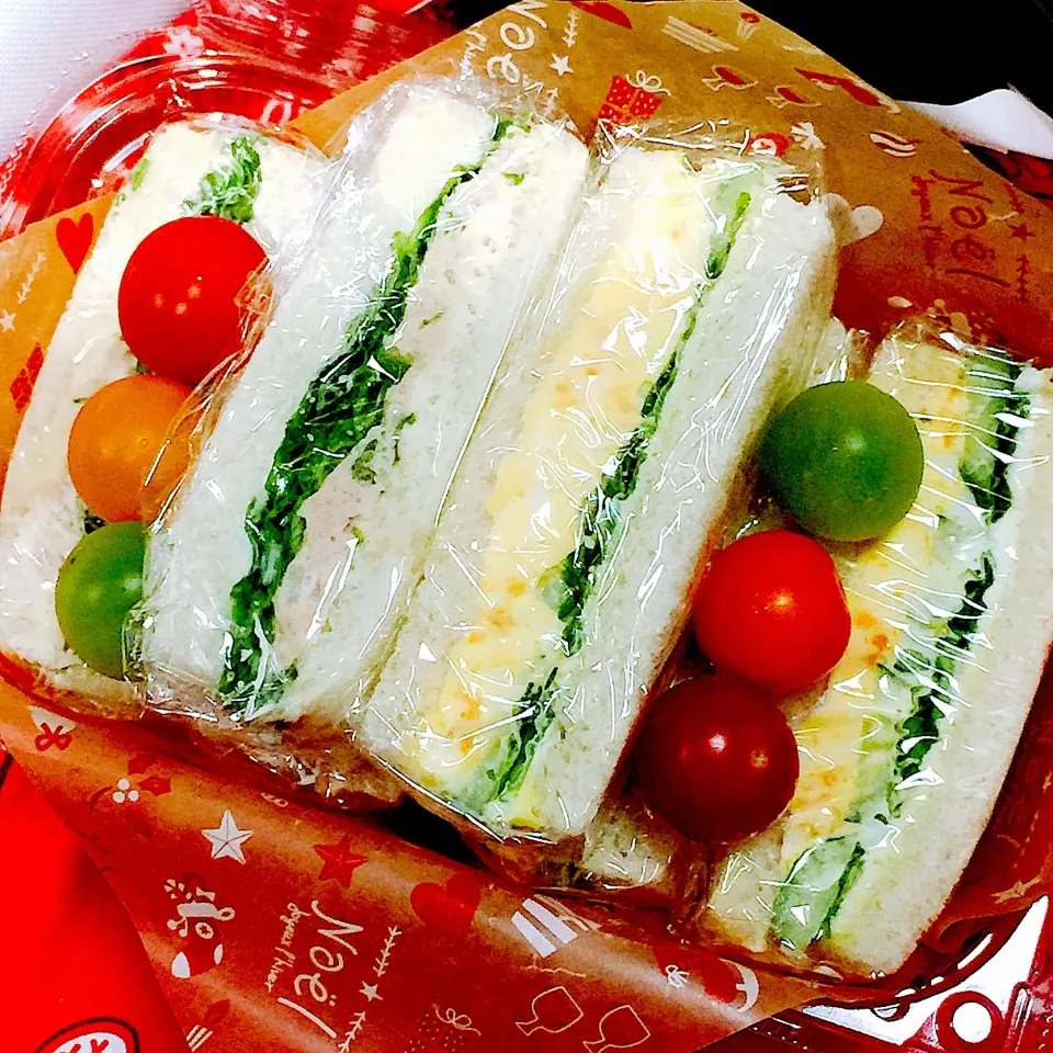 Snapdishの料理写真:#お弁当  #お父さん弁当  #お弁当じまん 
 #サンドイッチ弁当  #萌え断サンドイッチ 
 #ツナサンド  #タマゴサンド #パン耳はカット|Blueberry🫐さん