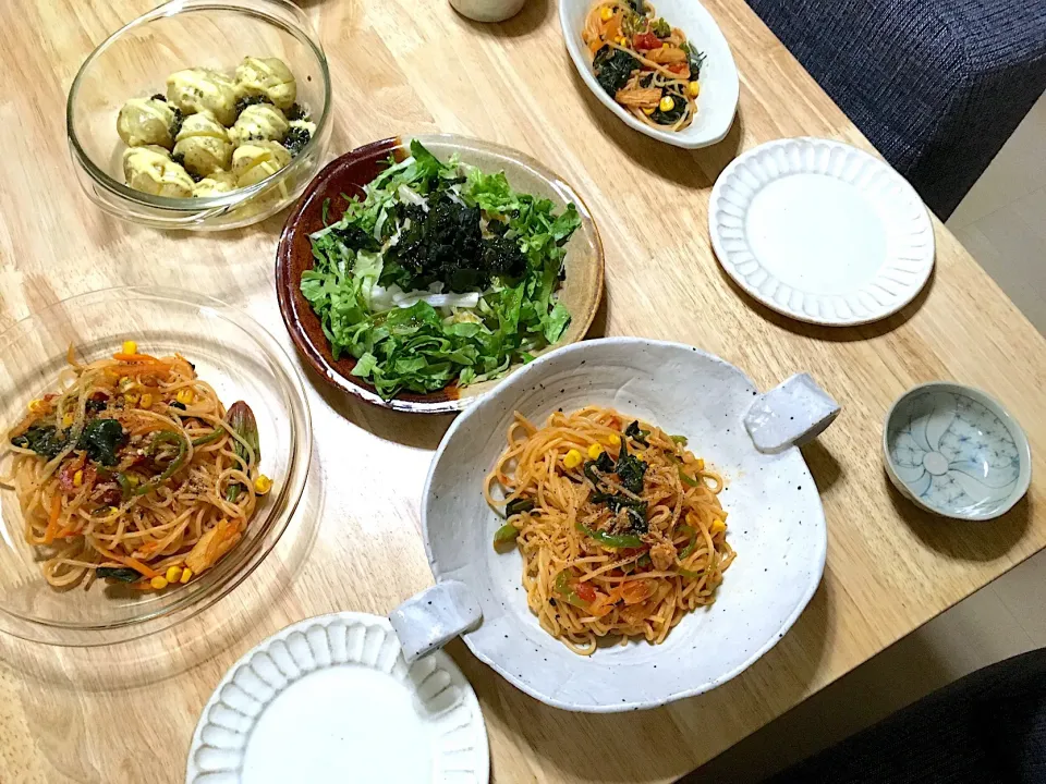 昨日の晩ゴハン꒰•̫͡•ོ꒱ ナポリタン じゃがバターチーズ ワカメと新玉のサラダ🥗|さくたえさん