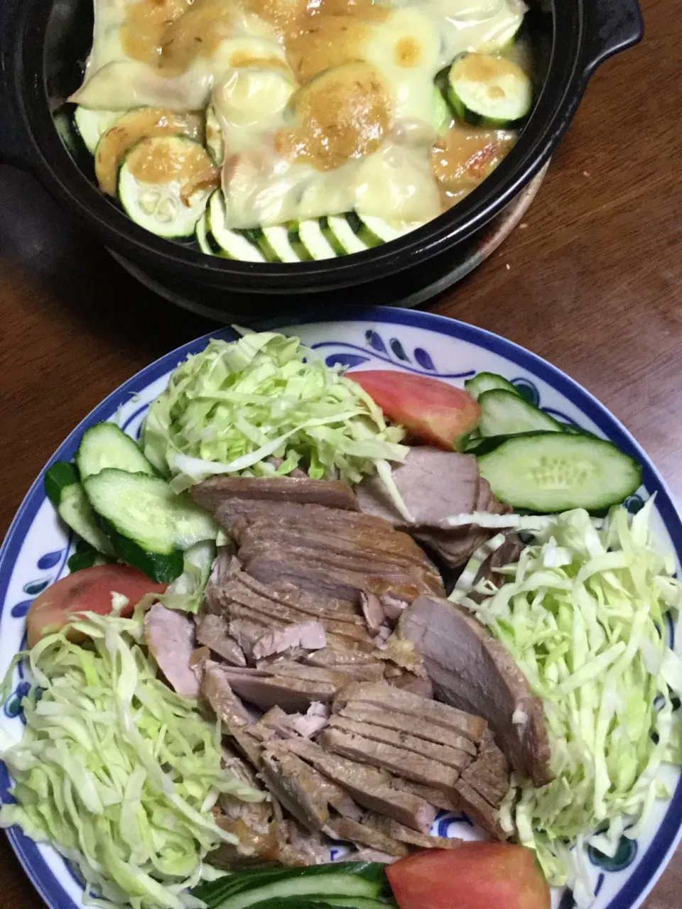 Snapdishの料理写真:豚モモの茶葉の燻製     ズッキーニの味噌チーズ焼き🧀|掛谷節子さん