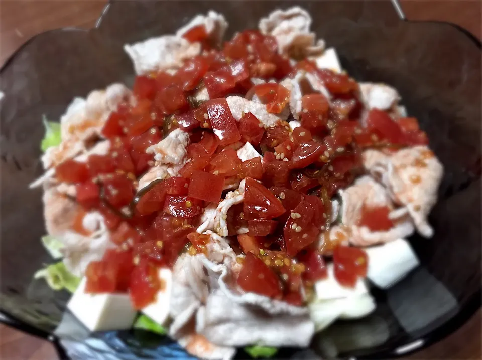 もりもりサラダ🥗
冷しゃぶと豆腐とキャベツをトマトだれで🍅|まるちゃんさん