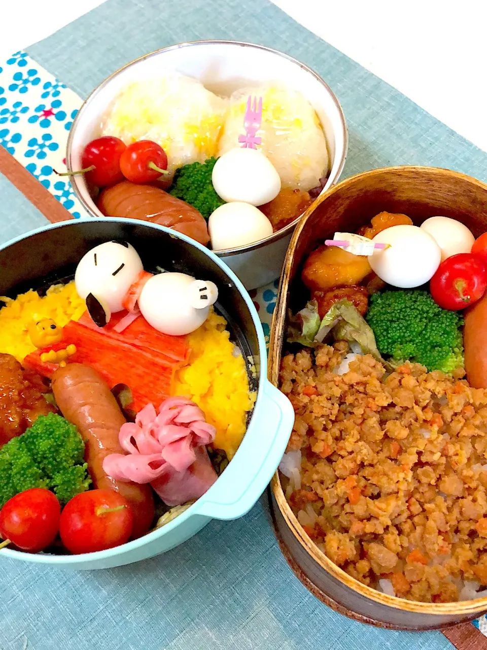 Snapdishの料理写真:スヌーピーお弁当
そぼろ丼
お握りお弁当|Yuki Kawasumiさん