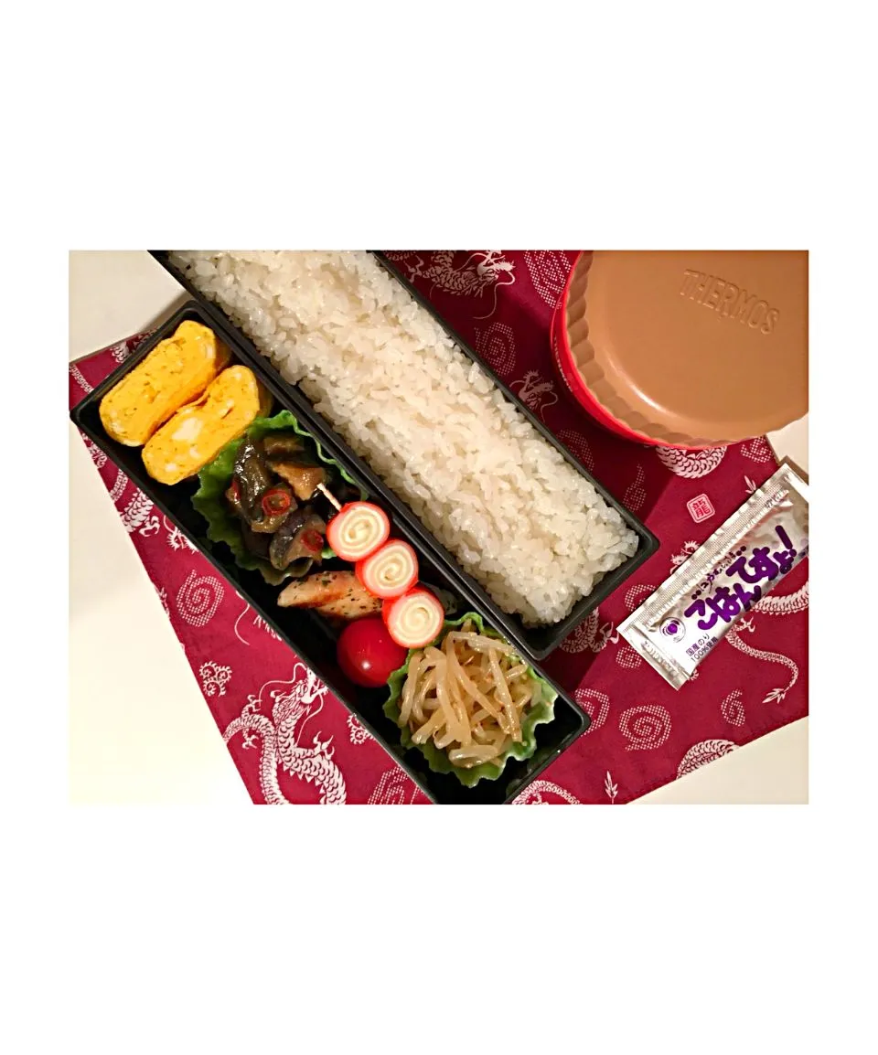 #お弁当 #弁当
.
.
.
❥だし巻き卵
❥#茄子の味噌煮
❥かじきバジルソテー
❥カラフルトマト×2
❥ぐるぐるチーカマ
❥もやしナムル
❥白米
❥#ごはんですよ
❥ほうれん草の味噌汁|crayon509さん