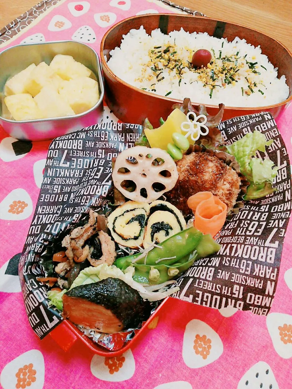 Snapdishの料理写真:父ちゃんの今日のサラメシ
肉じゃがコロッケ弁当|Naomi Furuyaさん