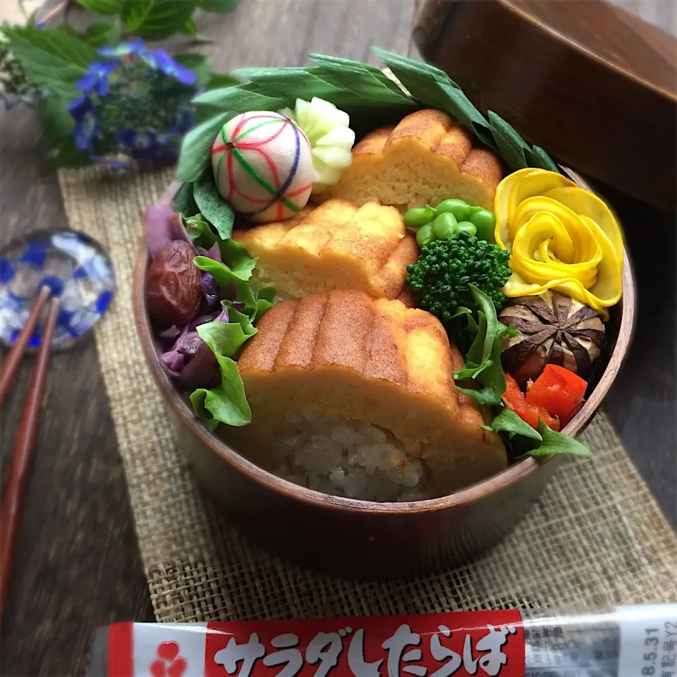 Snapdishの料理写真:サラダしたらばカニ入り伊達巻ご飯 弁|puchan_cafeさん