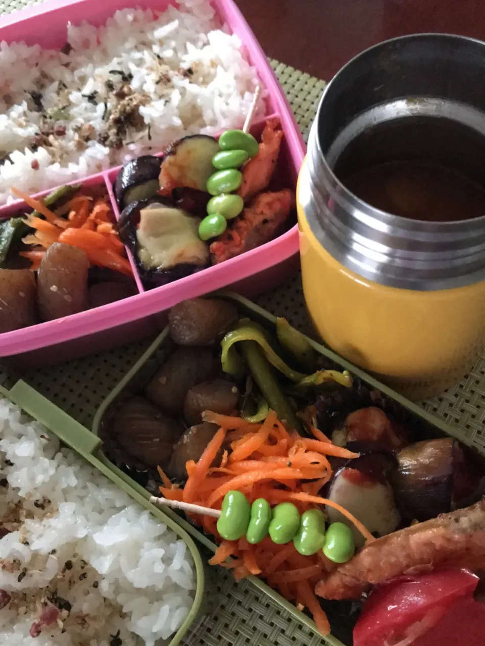 今日のお弁当🍱
鮭のムニエル

冷凍したトマトで
作ったトマトスープ

どんよりした空
傘を持って出かけるのを
忘れないようにね🌂
気をつけて
いってらっしゃい👋😊|mokoさん