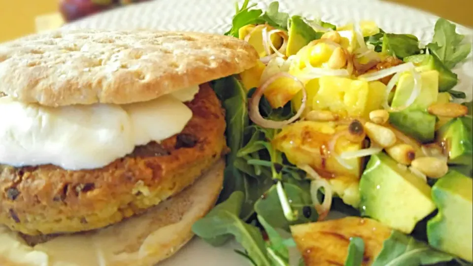 bulgur wheat and chickpea burger with pineapple avocado arugula salad|Jiraphon Gさん